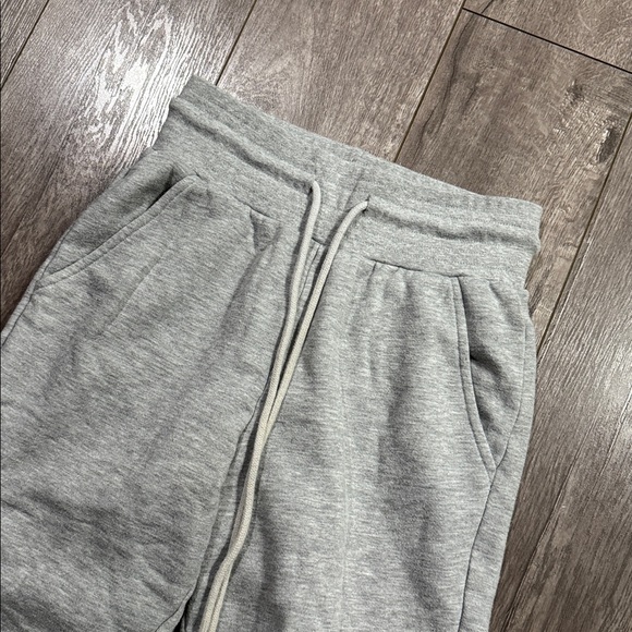 Grey alo yoga jogger pants xs - Picture 2 of 4